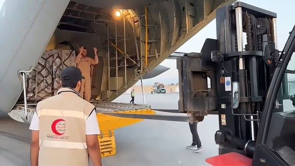 «العمليات المشتركة»: وصول طائرة المساعدات الإماراتية التاسعة إلى أفغانستان