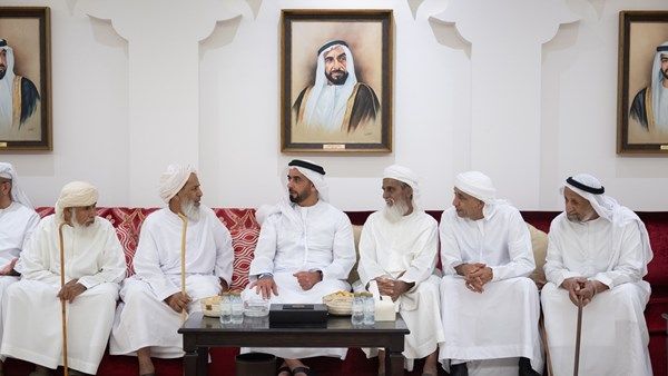 سيف بن زايد يعزي في وفاة سعيد عامر النيادي