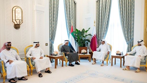 رئيس الدولة يؤكد خلال لقائه تميم بن حمد دعم الإمارات جميع الإجراءات التي تتخذها قطر للحفاظ على سيادتها وسلامة أراضيها