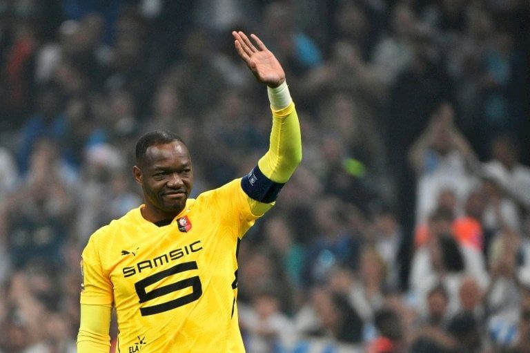حارس المرمى الدولي الفرنسي السابق مانداندا يعلن نهاية مسيرته