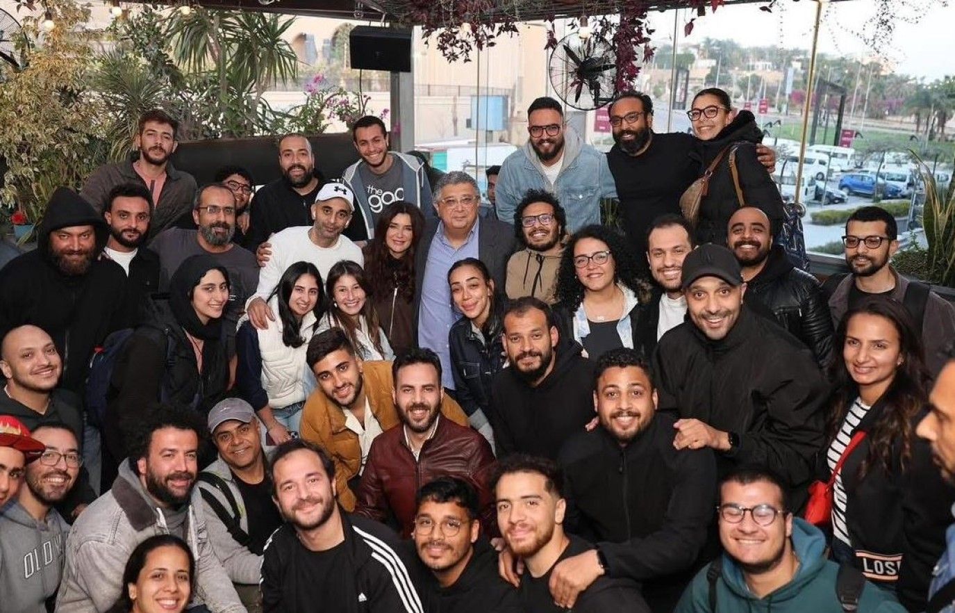 فيها إيه يعني.. فيلم روائي جديد يجمع النجوم ويوقعه مخرج شاب في أول تجاربه الطويلة