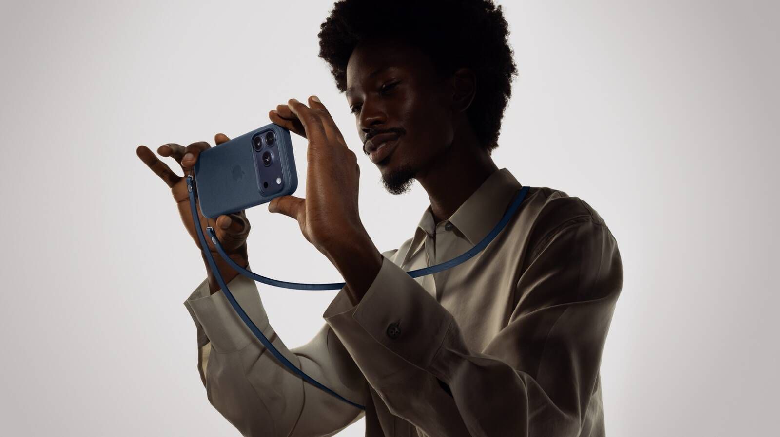 تكنولوجيا: أبل تكشف عن حافظات TechWoven جديدة وحزام Crossbody Strap لهواتف iPhone 17 Pro وPro Max