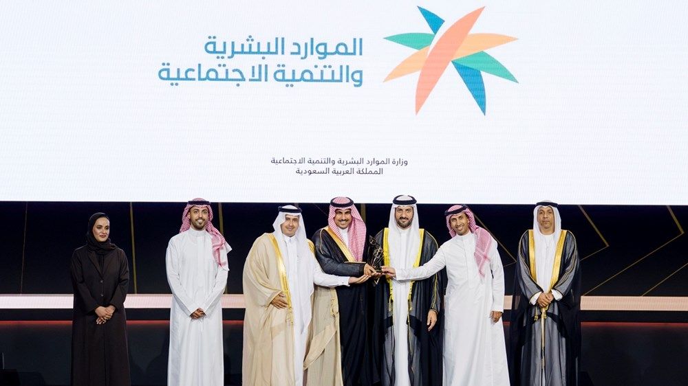 سلطان بن أحمد يكرّم الفائزين بجائزة الشارقة للاتصال الحكومي الـ12