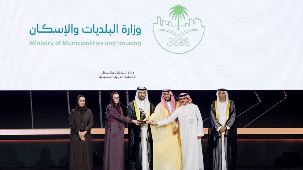 سلطان بن أحمد يكرّم الفائزين بجائزة الشارقة للاتصال الحكومي الـ12