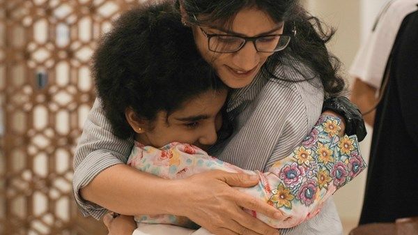 في إنجاز طبي.. "ياس كلينك" و"أبوظبي للخلايا الجذعية" ينجحان في زراعة نخاع العظم لطفلة