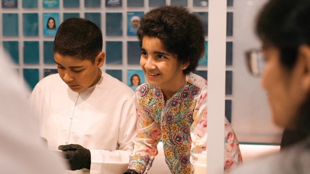 في إنجاز طبي.. "ياس كلينك" و"أبوظبي للخلايا الجذعية" ينجحان في زراعة نخاع العظم لطفلة