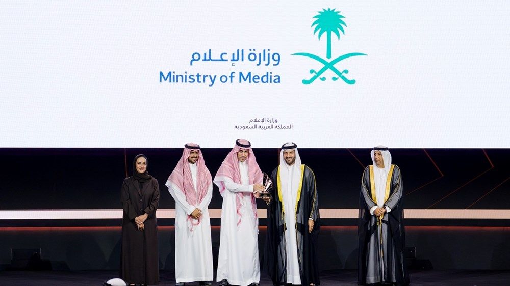 سلطان بن أحمد يكرّم الفائزين بجائزة الشارقة للاتصال الحكومي الـ12