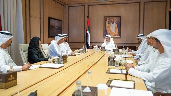 هزاع بن زايد يستقبل وفداً من هيئة أبوظبي للتراث