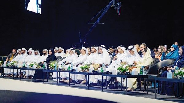 سلطان بن أحمد يشهد جلسة بعنوان «كيفية التحول إلى مدن ذكية ومستدامة»