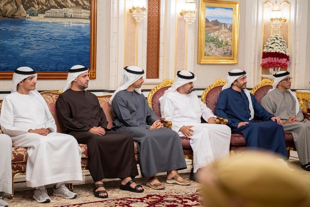 رئيس الدولة وسلطان عمان يبحثان في صلالة علاقات البلدين والتطورات الإقليمية
