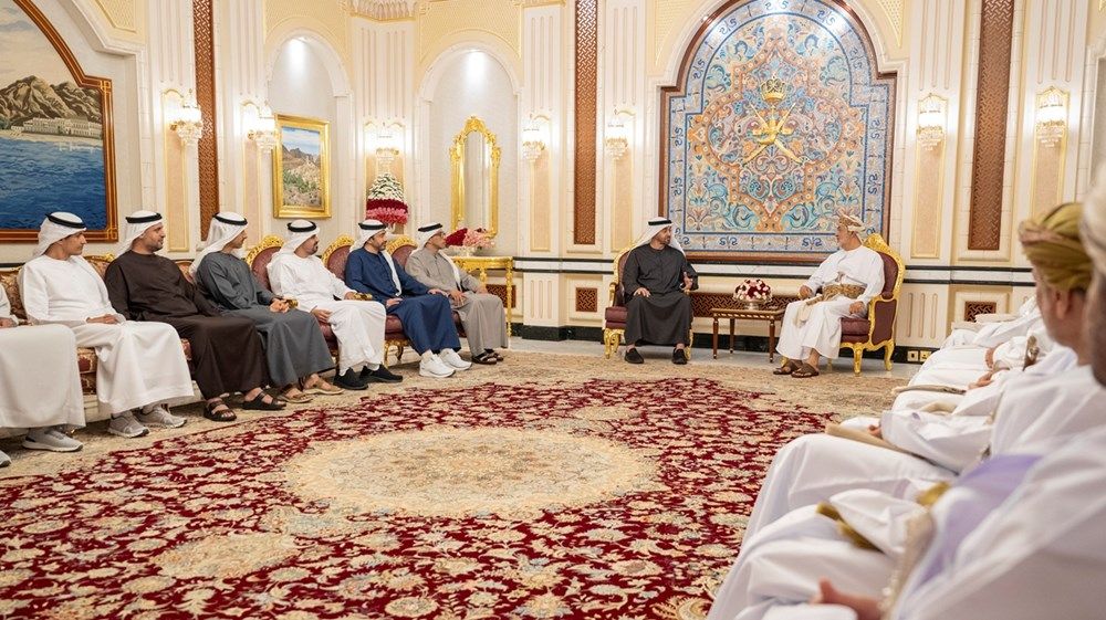 رئيس الدولة وسلطان عمان يبحثان في صلالة علاقات البلدين والتطورات الإقليمية