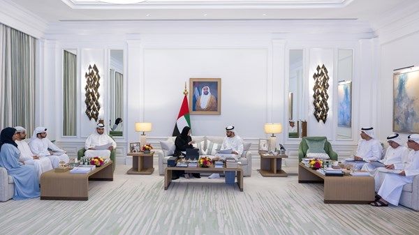 حمدان بن زايد يستقبل وفداً من وزارة التربية والتعليم ويطلع على مستجدات القطاع التعليمي