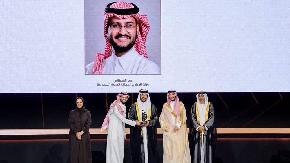 سلطان بن أحمد يكرّم الفائزين بجائزة الشارقة للاتصال الحكومي الـ12
