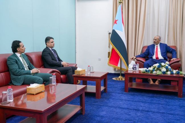 الرئيس الزُبيدي يلتقي نائب وزير الإعلام والثقافة والسياحة ويؤكد دعمه لتطوير العمل الإعلامي والثقافي والسياحي