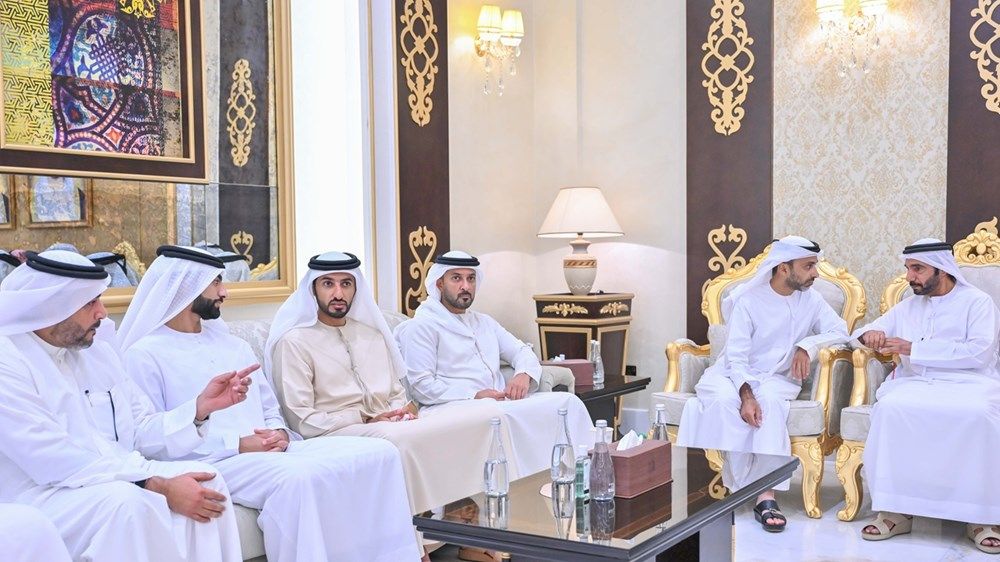حاكم عجمان يتقبل تعازي ولي عهد الفجيرة في وفاة الشيخة عائشة محمد خلف