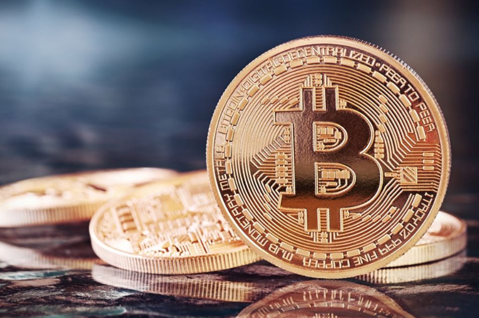 مضاربو البيتكوين يجمعون 65,000 BTC: هل يقترب السوق من موجة صعودية؟
