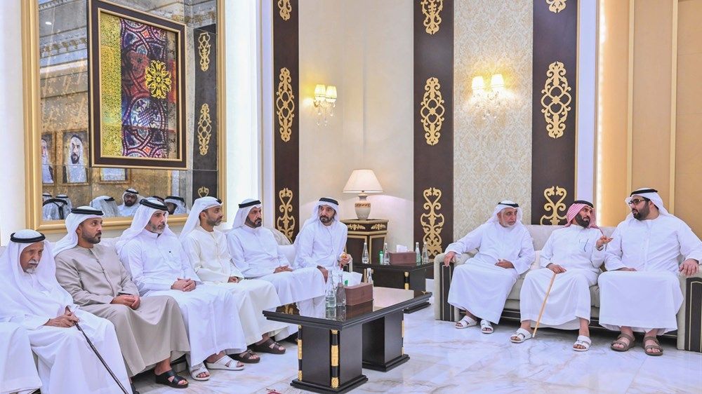 حاكم أم القيوين وولي عهده وولي عهد رأس الخيمة يعزّون في وفاة الشيخة عائشة محمد خلف