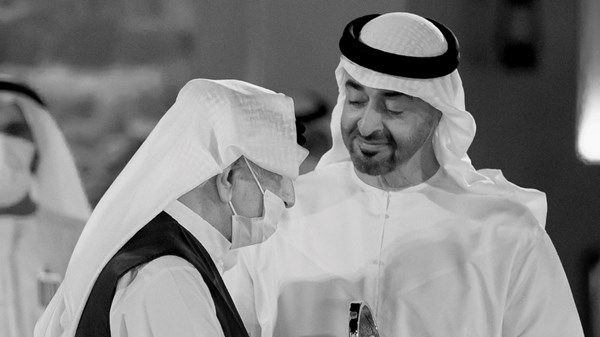 رئيس الدولة ينعى رجل الأعمال حسين خانصاحب