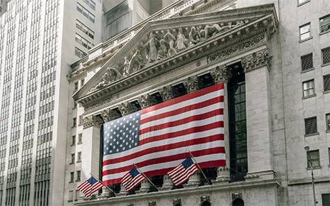 مؤشرات الأسهم الأمريكية تغلق عند مستويات تاريخية والداو جونز يقفز بأكثر من 600 نقطة