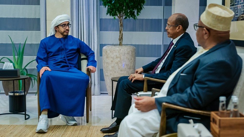 عبدالله بن زايد يستقبل رئيس مفوضية الاتحاد الأفريقي