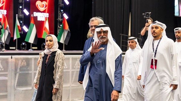 نهيان بن مبارك يشهد احتفال الإمارات بأبناء الجالية الإيرانية