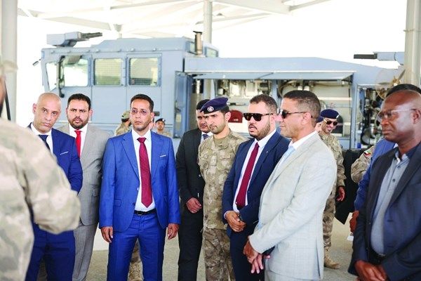 شرطة أبوظبي تُطلع الوفد الأمني الموريتاني على أفضل ممارساتها التطويرية