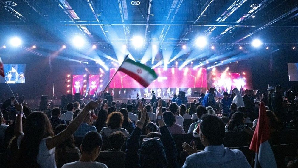 نهيان بن مبارك يشهد احتفال الإمارات بأبناء الجالية الإيرانية