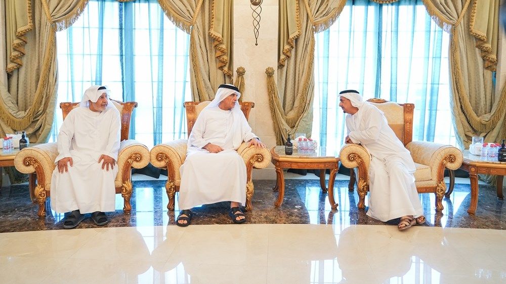 سعود بن صقر يقدم واجب العزاء في وفاة حسين خانصاحب