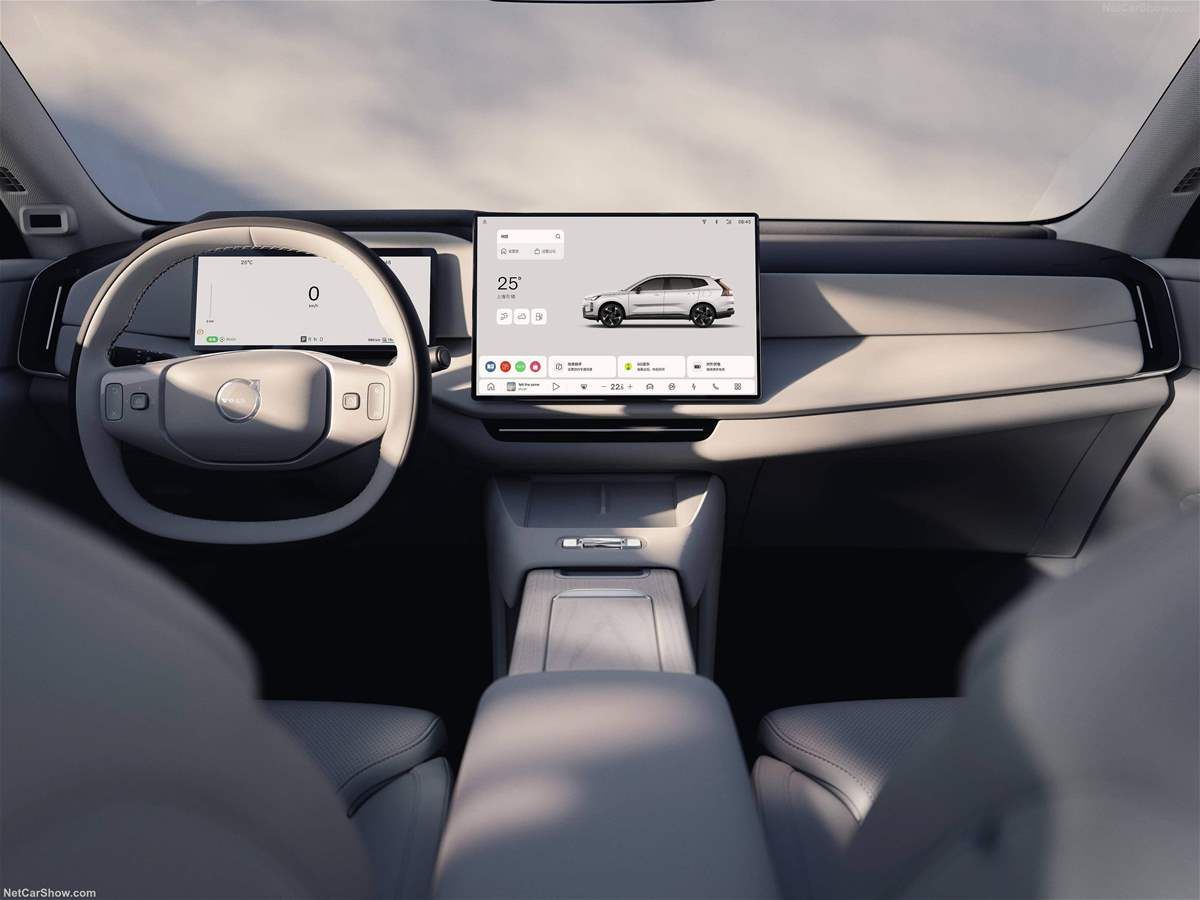 فولفو XC70… كهرباء تكاد تُقنعك، لكن هل تكفي لإسكات المشككين؟