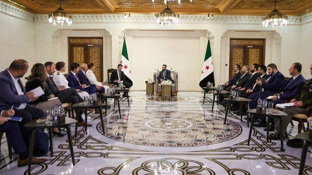 الرئيس السوري يبحث آفاق التعاون مع قائد القوات الأميركية في المنطقة