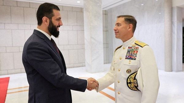 الرئيس السوري يبحث آفاق التعاون مع قائد القوات الأميركية في المنطقة