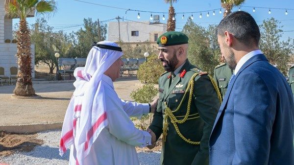 وفد وزارة الدفاع يقدم واجب العزاء في وفاة عواد محمد الخالدي أول رئيس لأركان القوات المسلحة الإماراتية