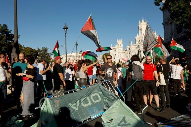 توقف طواف إسبانيا للدراجات الهوائية بسبب تظاهرات رافضة للحرب في غزة