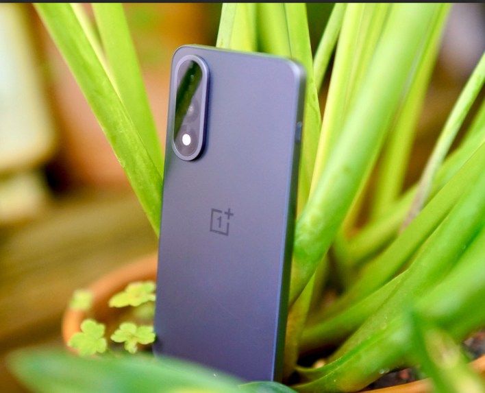 تكنولوجيا: OnePlus Nord 5.. هاتف رائع تراجع بريقه أمام إصدار آخر من نفس الشركة