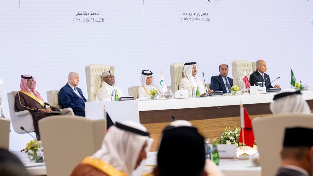 نيابة عن رئيس الدولة.. منصور بن زايد يشارك في القمتين الخليجية والعربية الإسلامية في الدوحة