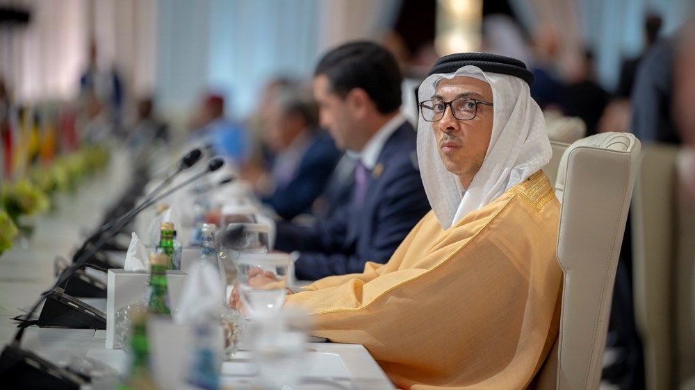 نيابة عن رئيس الدولة.. منصور بن زايد يشارك في القمتين الخليجية والعربية الإسلامية في الدوحة