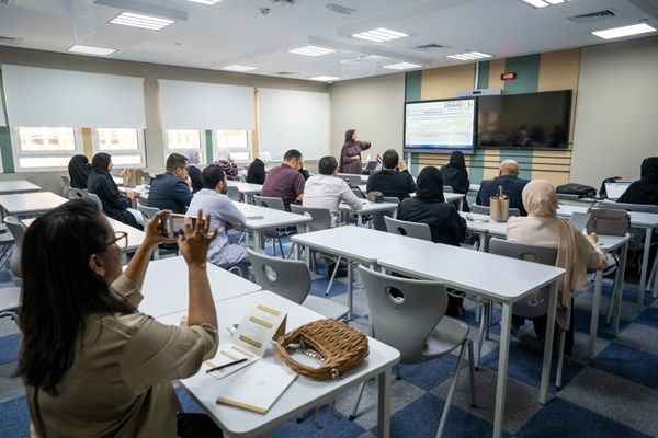 «خليفة التربوية» تنظّم ورشاً تطبيقية للتعريف بمجالات الدورة الـ 19