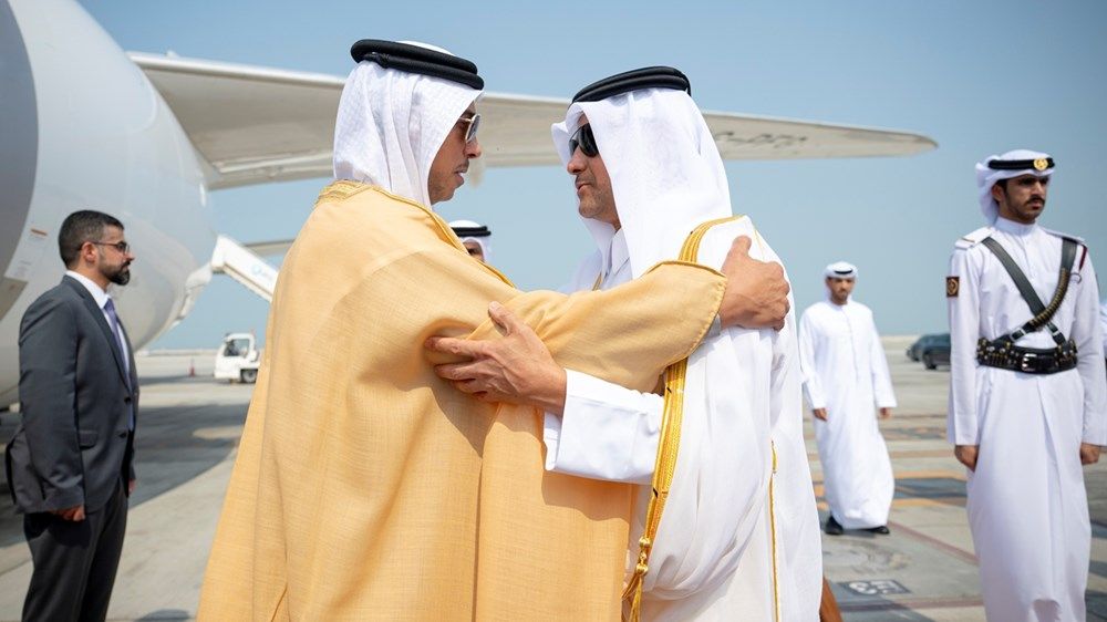 نيابة عن رئيس الدولة.. منصور بن زايد يصل إلى الدوحة ليرأس وفد الإمارات إلى القمتين الخليجية الاستثنائية والعربية - الإسلامية الطارئة