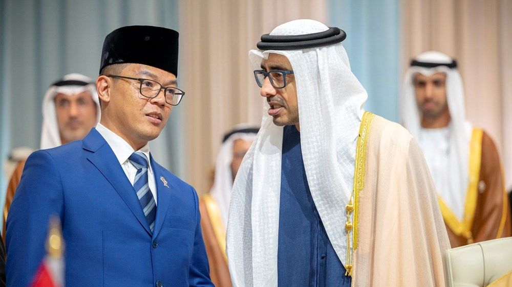 نيابة عن رئيس الدولة.. منصور بن زايد يشارك في القمتين الخليجية والعربية الإسلامية في الدوحة