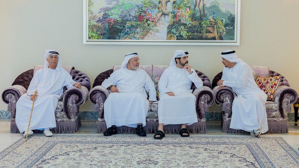 حمدان بن محمد يقدم واجب العزاء في وفاة حسين خانصاحب