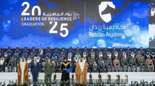 سيف بن زايد يشهد حفل تخريج دفعة 2025 من أكاديمية ربدان
