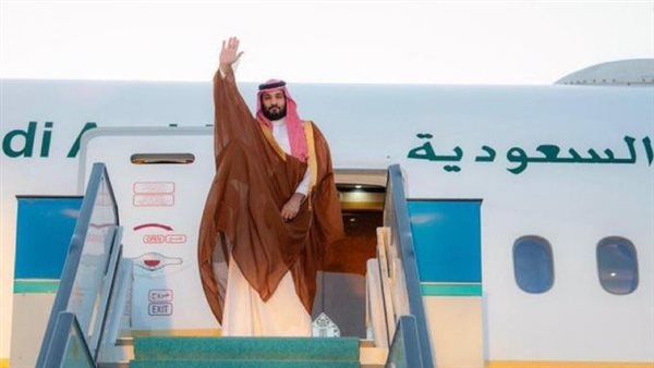 ولي العهد السعودي يتوجه إلى قطر لقيادة وفد المملكة في القمة الخليجية والاستثنائية