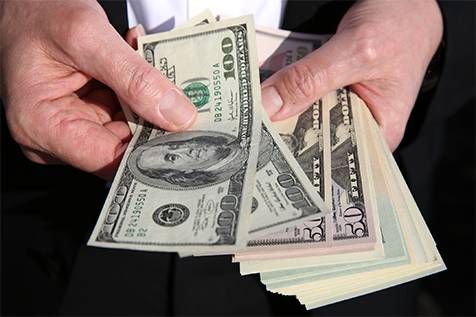 الدولار يهبط إلى أدنى مستوياته منذ أشهر قبيل قرار الفيدرالي