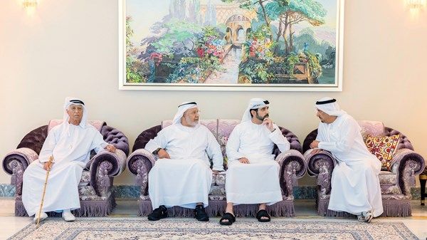 حمدان بن محمد وسلطان بن حمدان بن زايد يعزيان في وفاة حسين خانصاحب