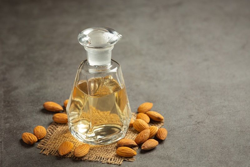 فوائد زيت اللوز الحلو للشعر وطريقة استخدامه في وصفات منزلية سهلة