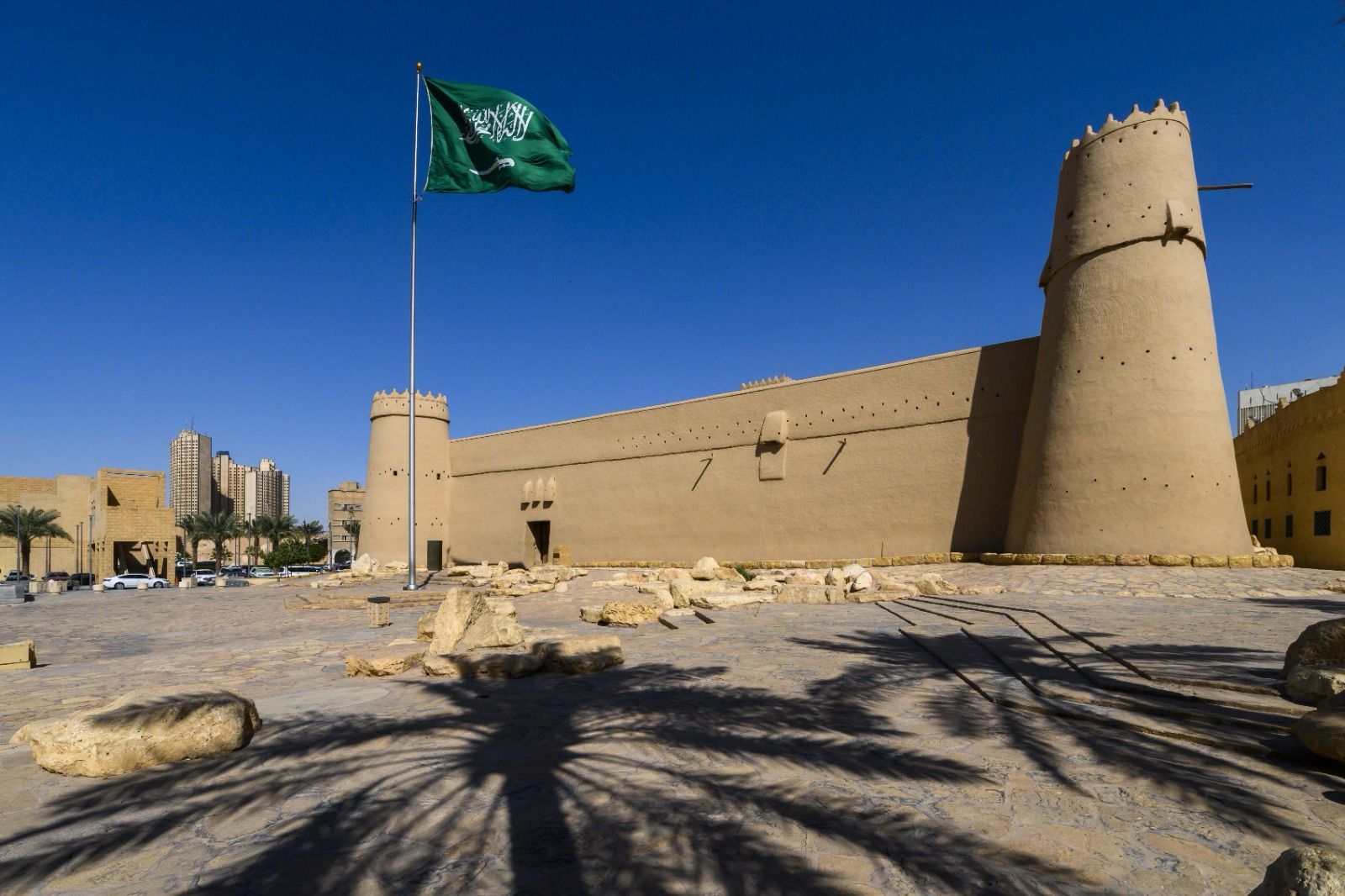 السياحة السعودية تواصل إنجازاتها بالتزامن مع اليوم الوطني 95 وتعزز مكانتها كمركز جذب عالمي