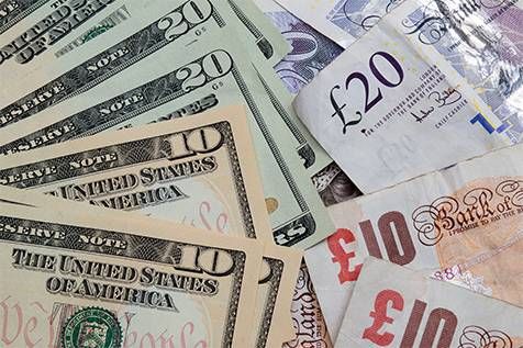 الدولار يرتفع من أدنى مستوى في 4 سنوات أمام اليورو وترقب لتصريحات باول