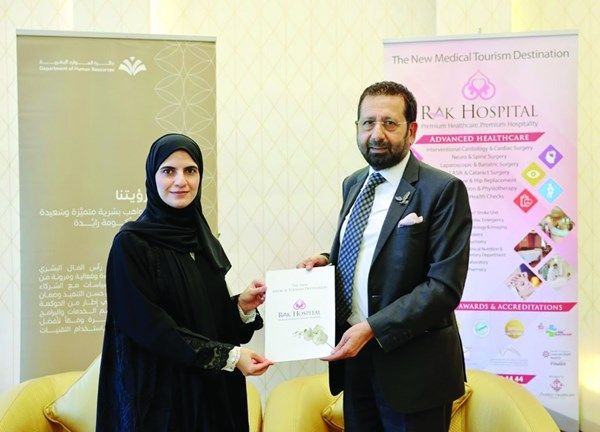 «بشرية رأس الخيمة» توقع اتفاقية مع مستشفى رأس الخيمة