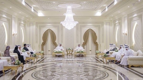 حاكم الشارقة يستقبل وفد مصرف الإمارات الإسلامي