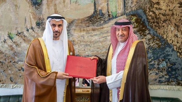سفير الإمارات يسلم نسخة من أوراق اعتماده إلى نائب وزير خارجية المملكة العربية السعودية